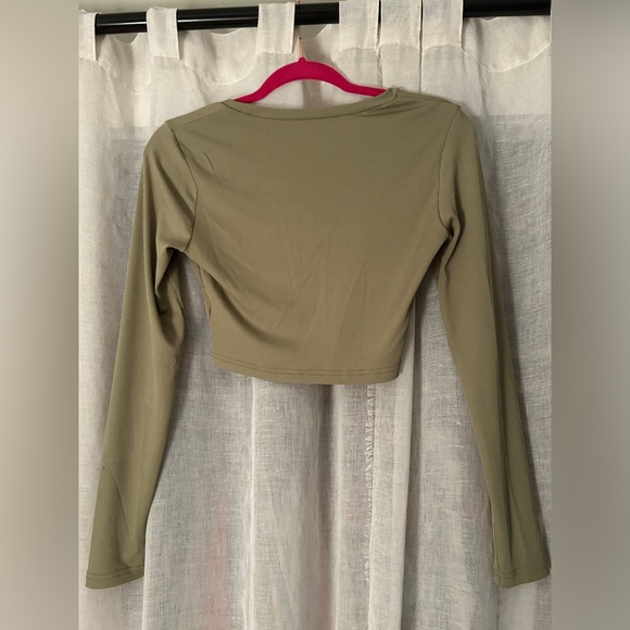 Shein army green long sleeve crop top - Picture 2 of 3